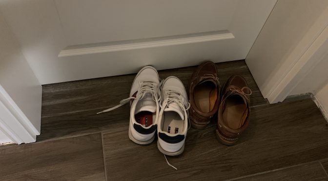 Kein Abstellen von Schuhen vor der Tür